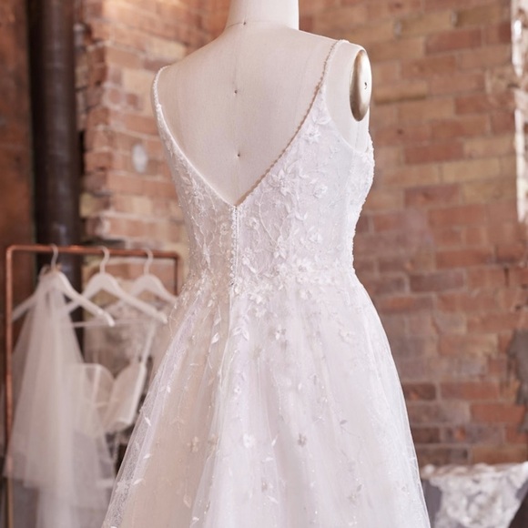 Maggie Sottero Paige Wedding Dress Size 10 - Picture 2 of 16